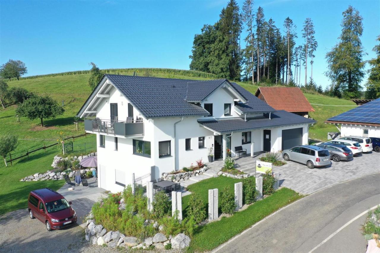 Haus Am See - Ferienwohnungen Neukirch  Exterior foto